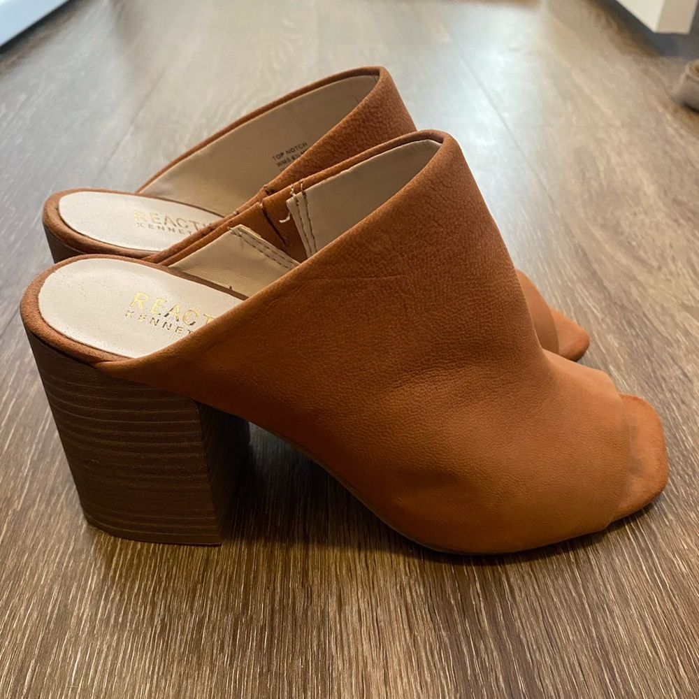 Kenneth Cole reaction mule heel shoe tan